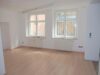 Sehr gut vermietetes, gepfl. Wohn- u. Geschäftshaus! Kein Reparaturstau! Rendite ca. 2,6%! - Wohnraum Appartement Erdgeschoss